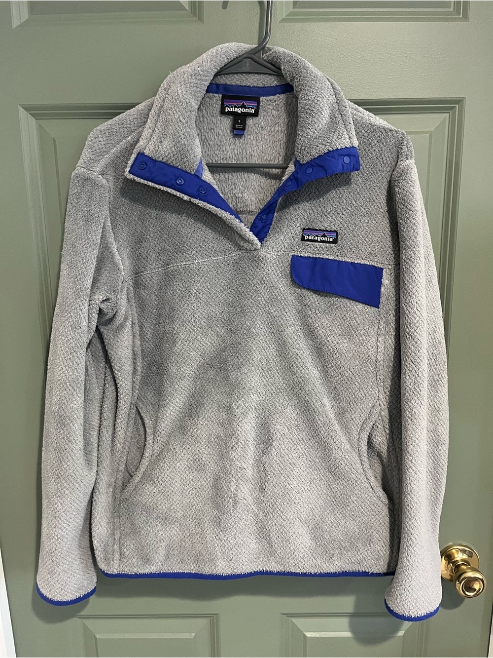 Patagonia Women’s Gray Snap-T Fleece Pullover with Blue Accents